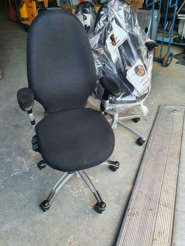 RH extend large bureaustoel met nieuwe stof zwart