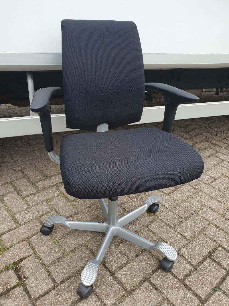 Hag H05 bureaustoelen met nieuwe stof!
