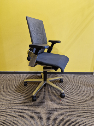 Wilkhahn on 174/7 bureaustoel nieuwprijs 1053 euro excl.btw