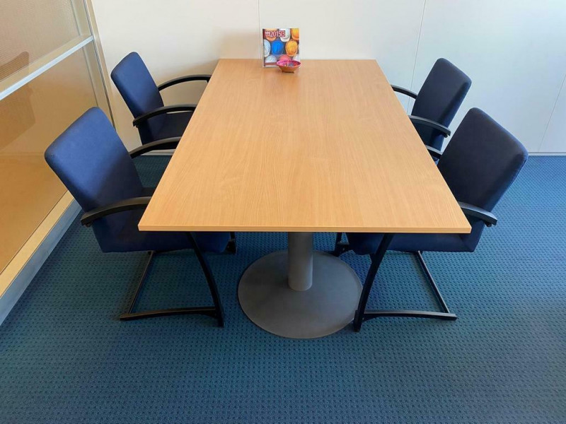 Kinnarps vergadertafels met 2x trompetvoet (180x100)