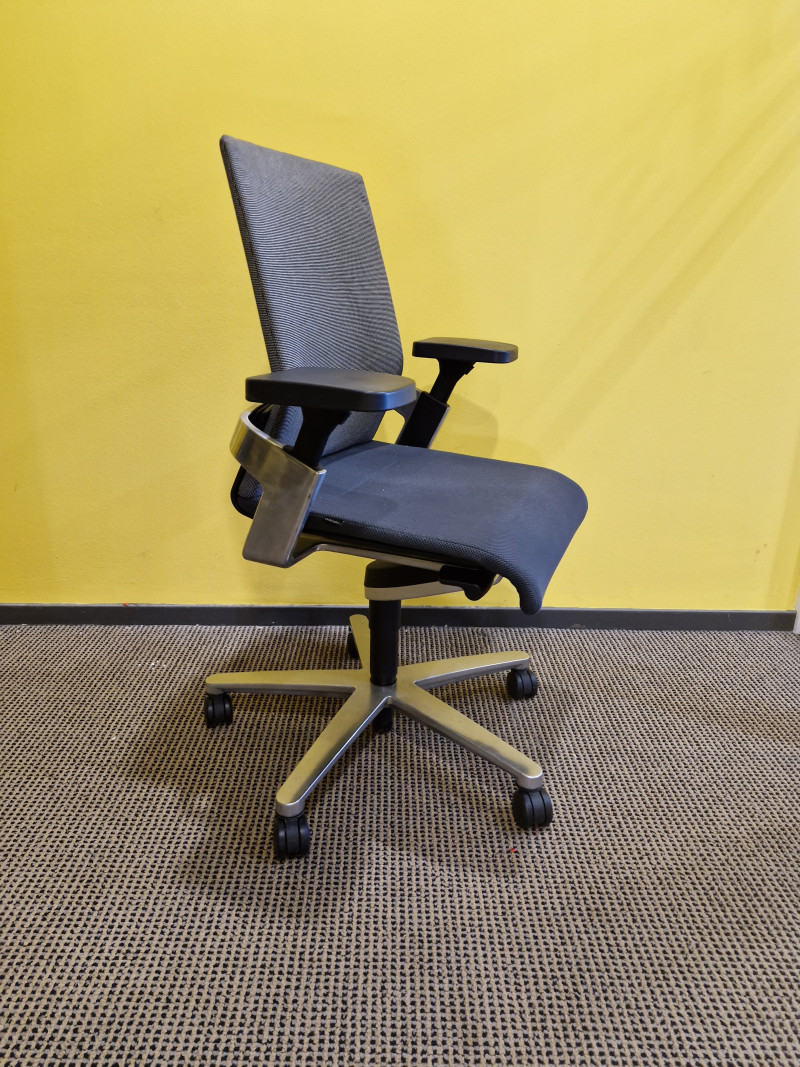 Wilkhahn on 174/7 bureaustoel nieuwprijs 1053 euro excl.btw