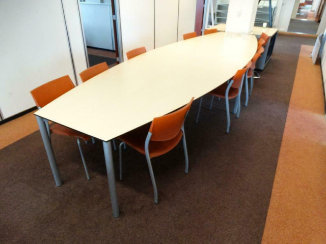 Grote vergadertafel / kantinetafel (450 cm)