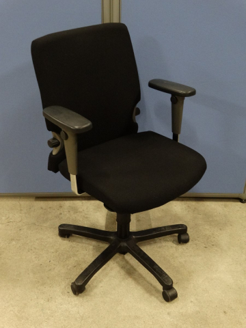 Comforto 77 bureaustoel zwart (refurbished) nieuwe stof.