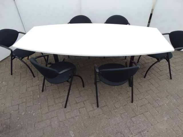 Vergadertafel (oa Ahrend) met nieuw blad naar keuze